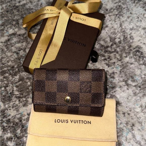 Louis Vuitton Accessories - Louis Vuitton 6-Key Holder Damier Ebene
